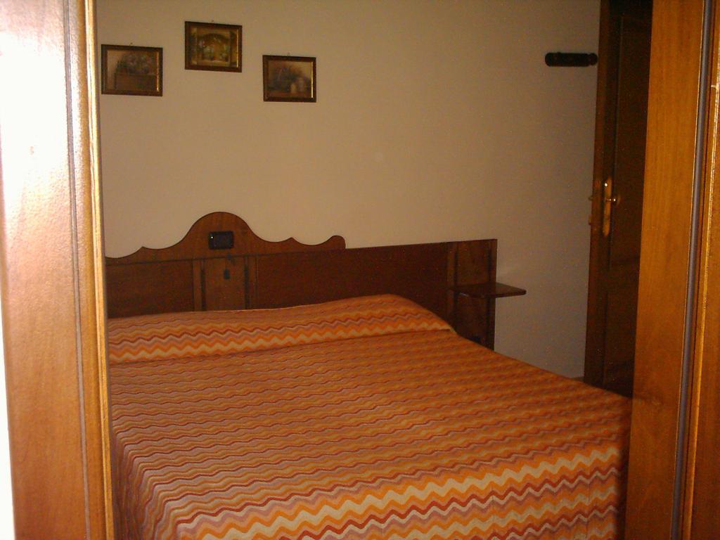 Hotel Il Malandrone โรซิญญาโน มาริตตีโม ห้อง รูปภาพ